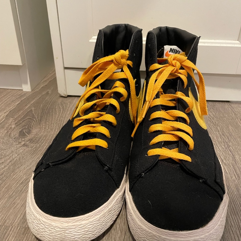 Black and yellow Mid blazer 77 shoes - Picture 4 of 5